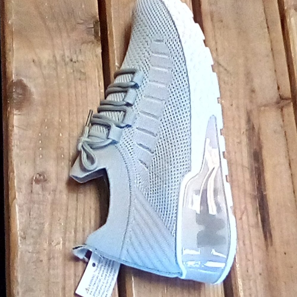 Women’s Tennis shoes - Picture 3 of 6